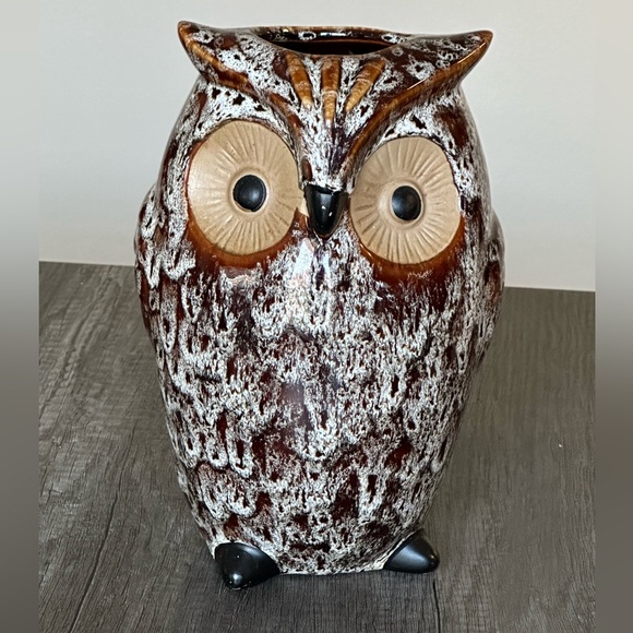 ELEGANT EXPRESSIONS |Ceramic owl vase - Picture 2 of 8
